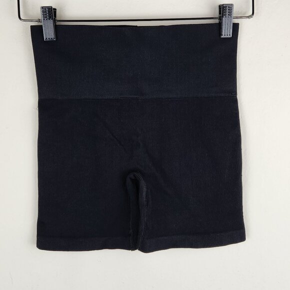 Aritzia TnAction TnaBODY Black Atmosphere Ribbed Hi-Rise 5" Bike Shorts sz S - Picture 3 of 8